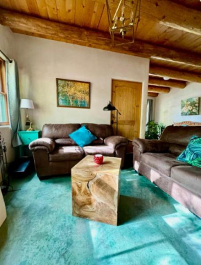 Cozy & Relaxing Near Taos Plaza